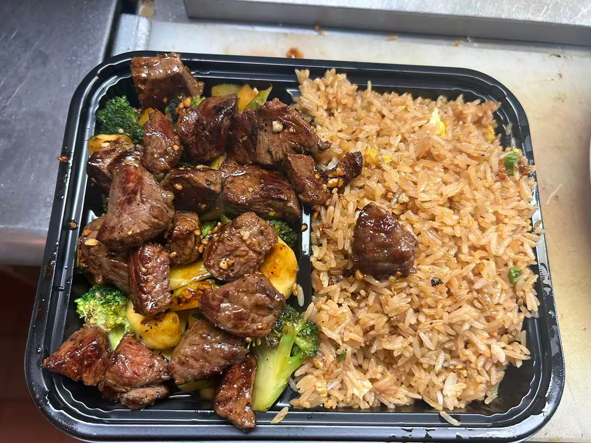 Sliced steak stir-fried with peppers, broccoli, mushrooms at Orient Chef, a Asian Restaurant in Davie